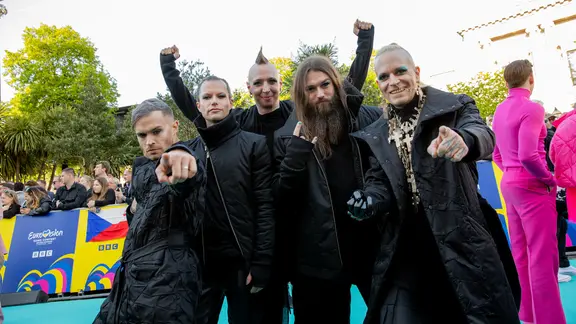 Lord Of The Lost auf dem Roten Teppich beim ESC in Liverpool.