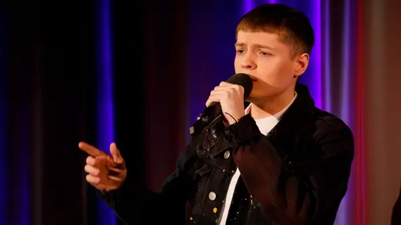 Ben Dolic auf der Bühne bei "Unser Lied für Rotterdam" 2020.