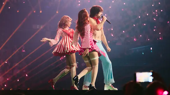 Go-Jo auf der Bühne für Australien in Basel