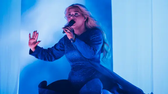 Sissal auf der Bühne für Dänemark in Basel