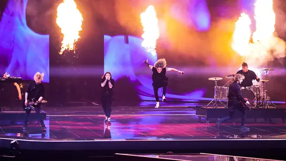 Die Gruppe Blind Channel auf der ESC-Bühne in Rotterdam im zweiten Halbfinale