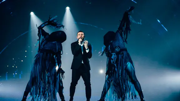 Der Sänger Ochman auf der ESC-Bühne in Turin.