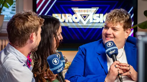 Isaak, Consi und Alina bei der zweiten Eurovision-Sendung.