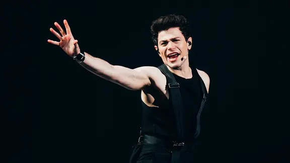 Theo Evan auf der Bühne für Zypern in Basel