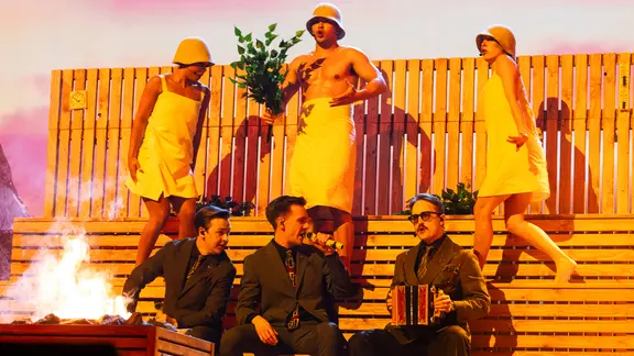 KAJ auf der Bühne für Schweden in Basel