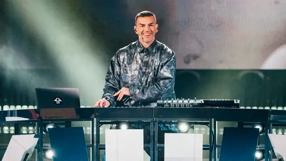 Gabry Ponte auf der Bühne für San Marino in Basel