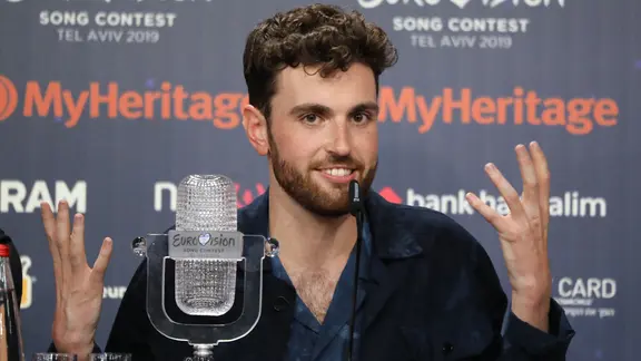 Duncan Laurence auf der Pressekonferenz.
