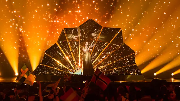 Lucie Jones auf der Bühne beim Finale in Kiew.