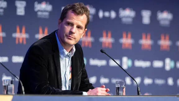 ESC Executive Supervisor Martin Österdahl bei einer Pressekonferenz des ESC 2021.