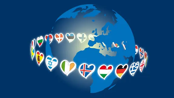 Die Länder-Fähnchen-Herzen der Eurovisionslogi laufen um eine Weltkugel.