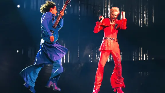 Ziferblat auf der Bühne für die Ukraine in der St. Jakobshalle