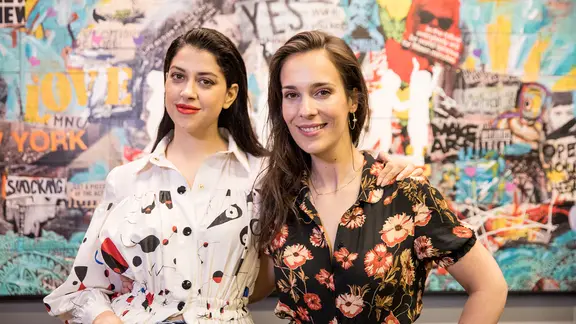 Katerine Duska aus Griechenland im Speeddate mit Alina Stiegler.