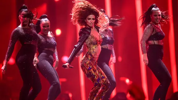 Eleni Foureira singt "Fuego" für Zypern im Finale des 63. Eurovision Song Contest.