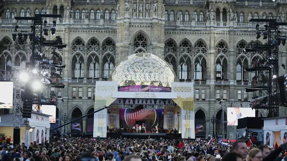 Bühne bei der Opening Ceremony vor dem Wiener Rathaus