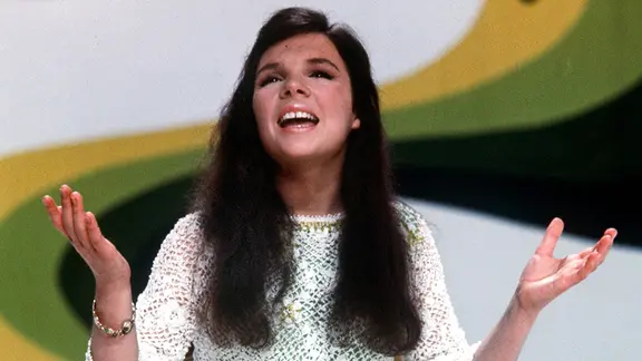 Dana bei einem Auftritt 1970 in der Sendung Studio B. Im selben Jahr belegte sie für Irland beim Grand Prix den 1. Platz