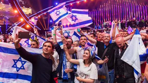 ESC-Gewinnerin Netta auf der Bühne in Lissabon.