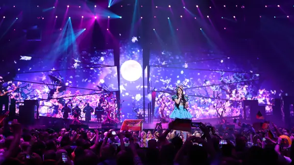 Jamie-Lee auf der ESC Bühne.